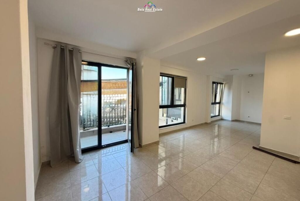 Ufficio in Affitto 2+1 Vicino al Mercato Nuovo (ID BZ2982) Tirana