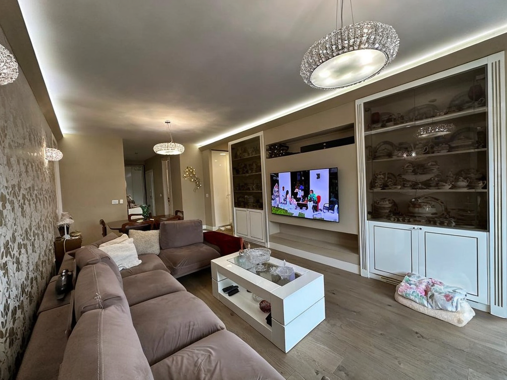 Shitet Apartament 3+1+Kuzhine te vecuar tek Kompleksi Kika 1, prane Union Bank!