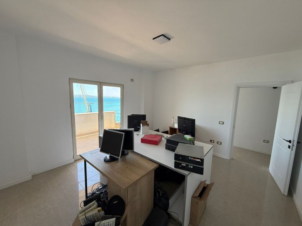 Ekskluzive!!! Apartament me qera në Rruga Egnatia, Durrës