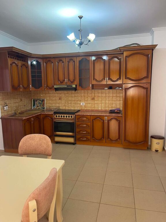 Apartment 2+1+2+balcony for rent, 650 euros, 3rd floor, center