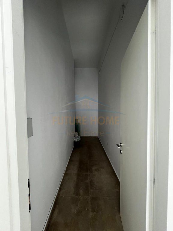 Qira, Njësi Shërbimi, Farmacia 10, Kompleksi '' Arlis '', Rruga e Dibrës.