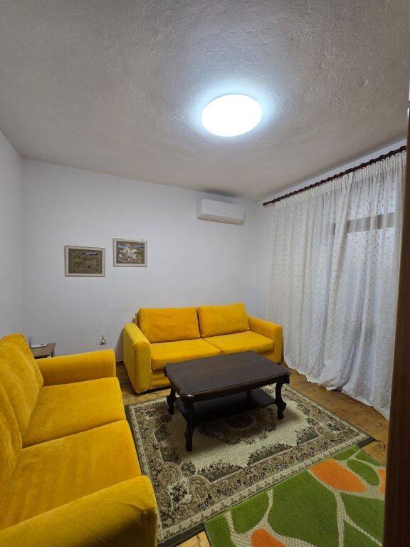 Apartament 3+1+1 me qera i mobiluar tek Rruga Xhanfize Keko