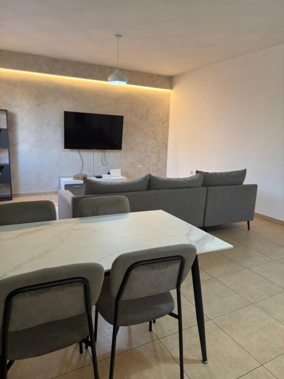 Jepet me qira apartament 2+1