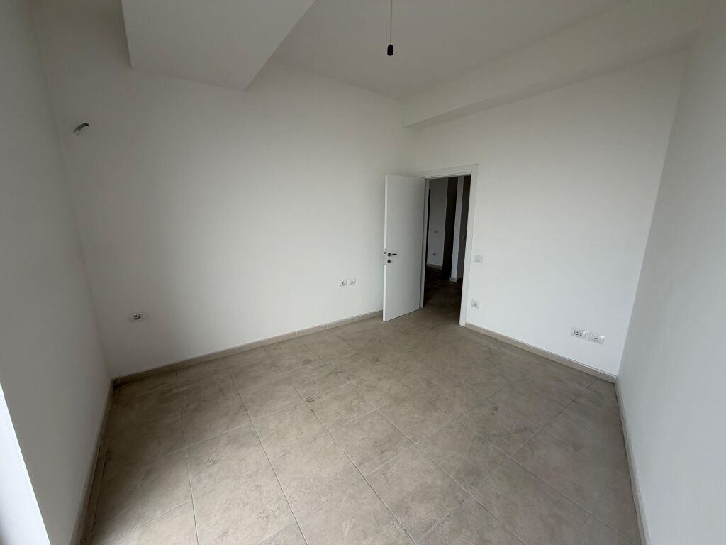 🏢 Jepet me qera apartament 1+1 📍 Përballë Spitalit Amerikan 3