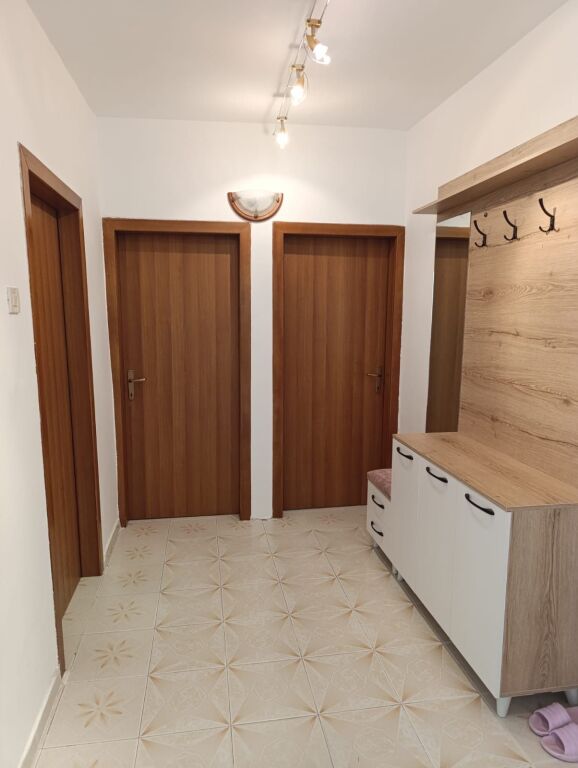 2+1, palazzo vicino alla scuola Myslym Keta, Kombinat, 500 mila lek