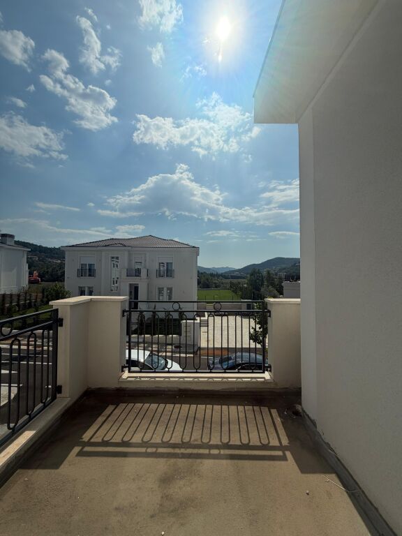 🏡 Vendesi Villa di Lusso con Piscina a Rolling Hills 2