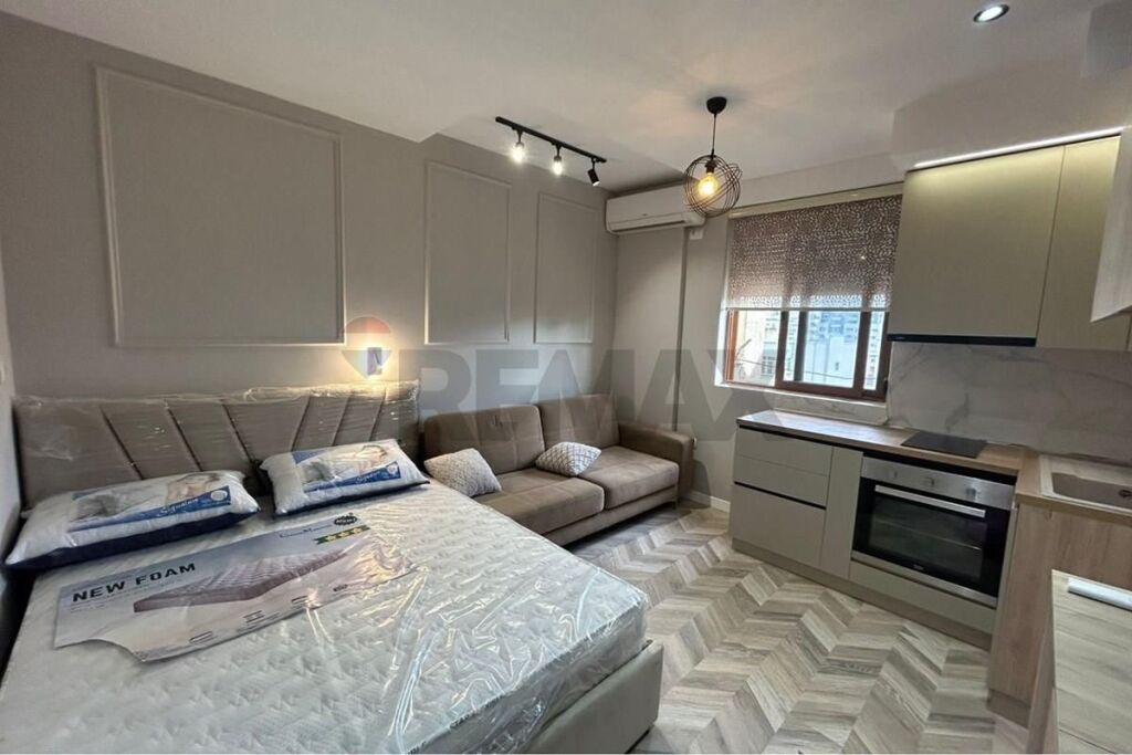 Shitet Apartement 3+1+2 ne qender