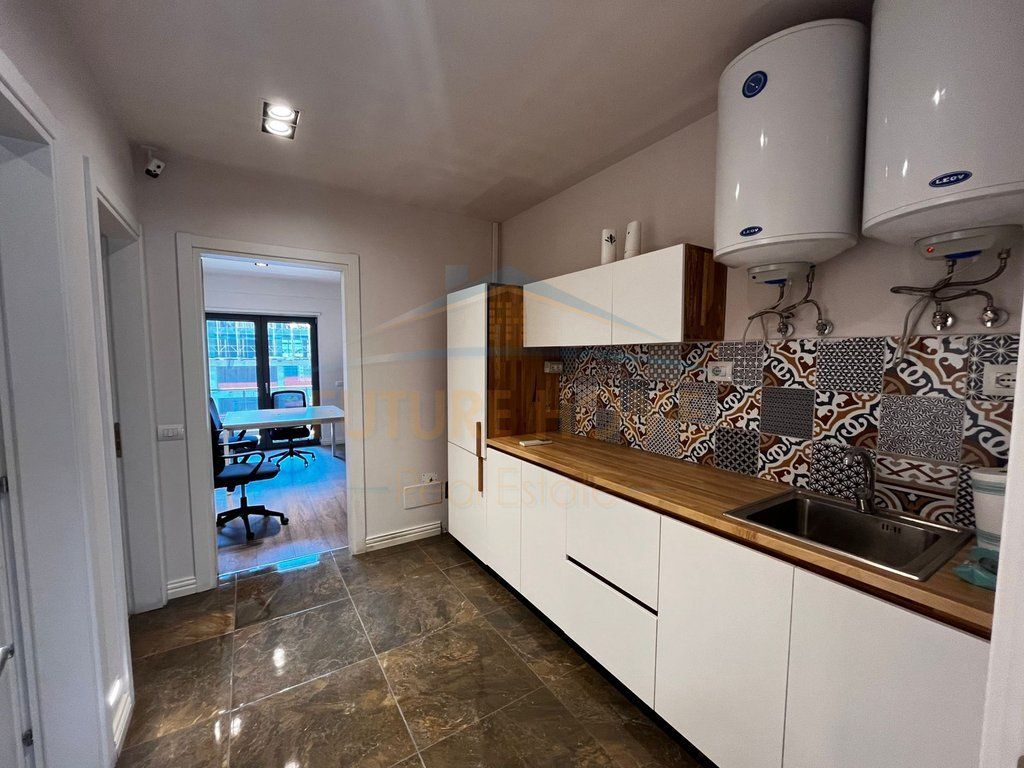 Shitet, Apartament 3+1+2, Tirana Ring Center, Zogu i Zi, Tiranë.