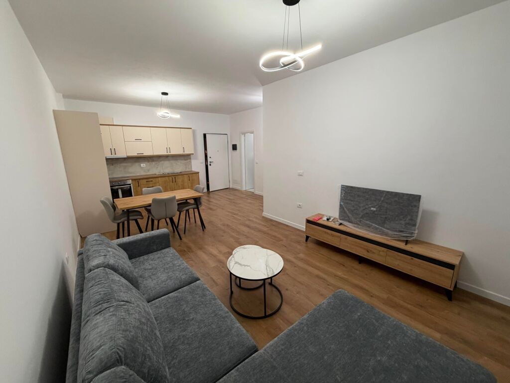 🏡 Jepet me qera apartament 2+1+2 📍 Adresa: 5 Maji, përballë Konkordit