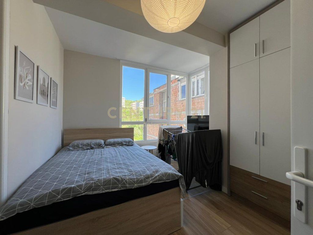 SHITET APARTAMENT ME PAMJE DETI VIJE E PARE ME DETIN TEK SHKEMBI I KAVAJES NE DURRES