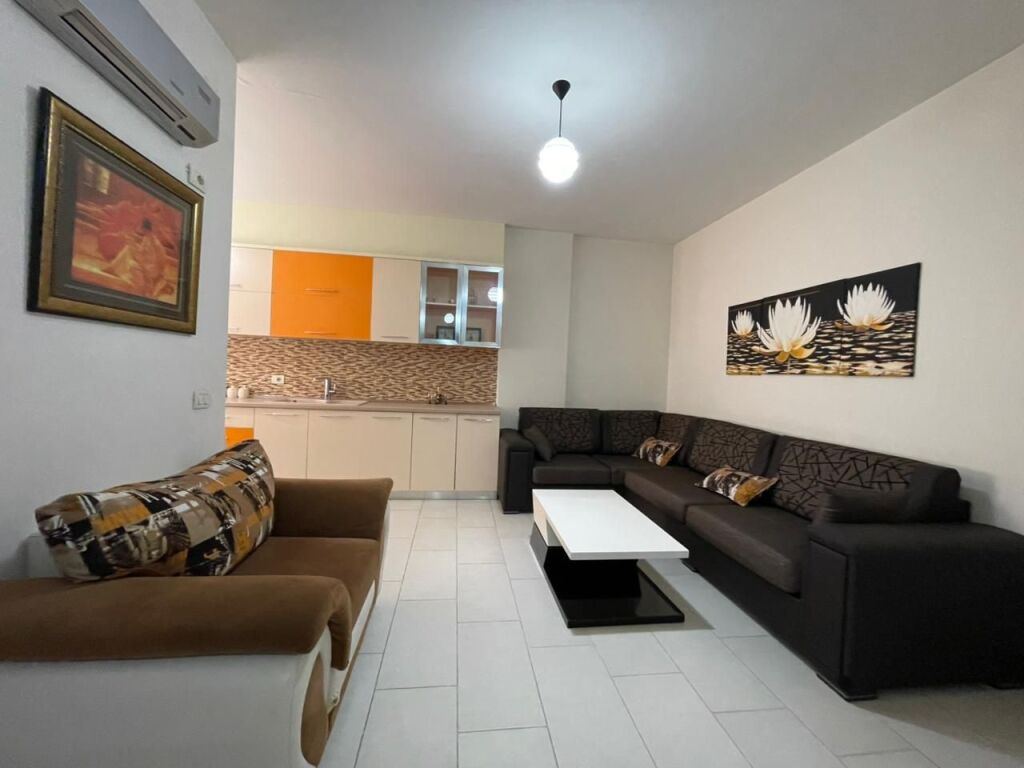 Apartament 2+1 per qira tek Liqeni i Thate.