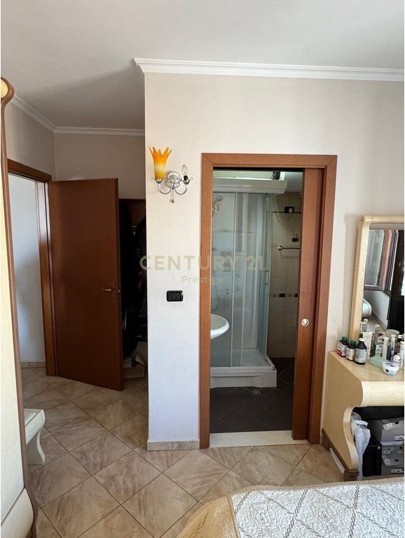 APPARTAMENTO 2+1+2 IN VENDITA VICINO ALL'AMBASCIATA AMERICANA, TIRANA! 226.000 €