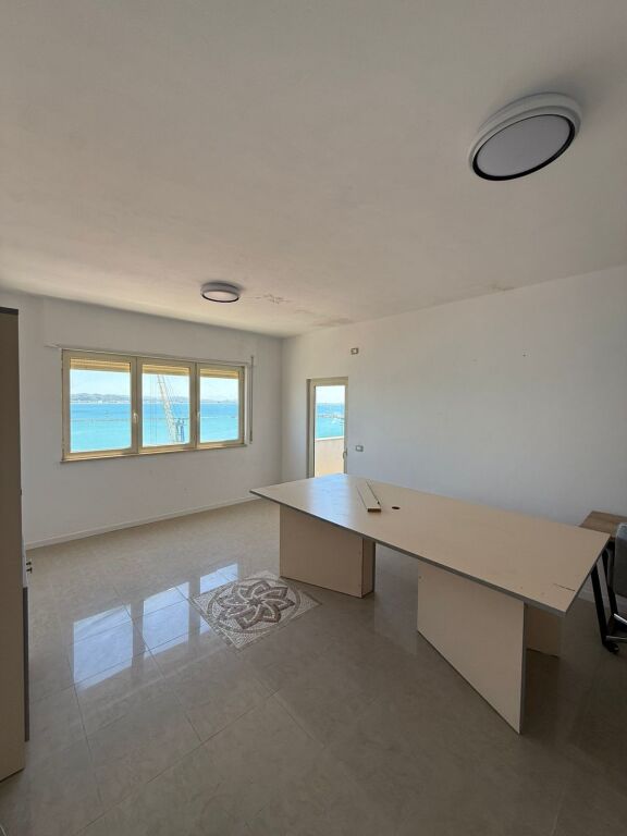 Ekskluzive!!! Apartament me qera në Rruga Egnatia, Durrës
