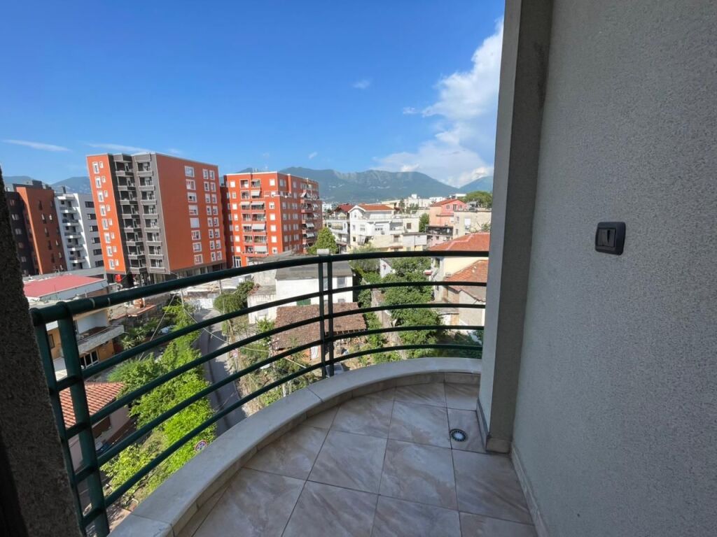 Appartamento 2+1+2 in vendita in via Elbasanit