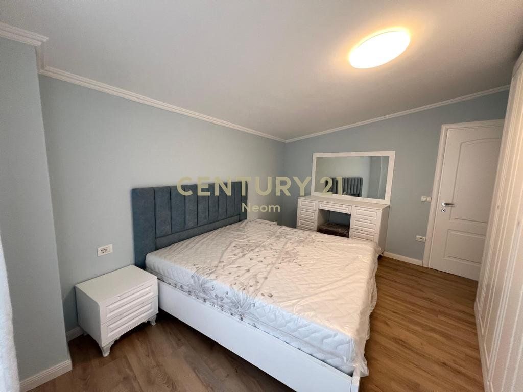 Penthouse modern 2+1+2 me qira tek Liqeni i Thatë