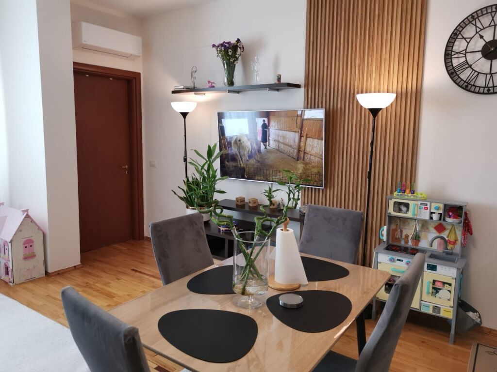 Shitet apartament 1+1 rruga Eduart Mano
