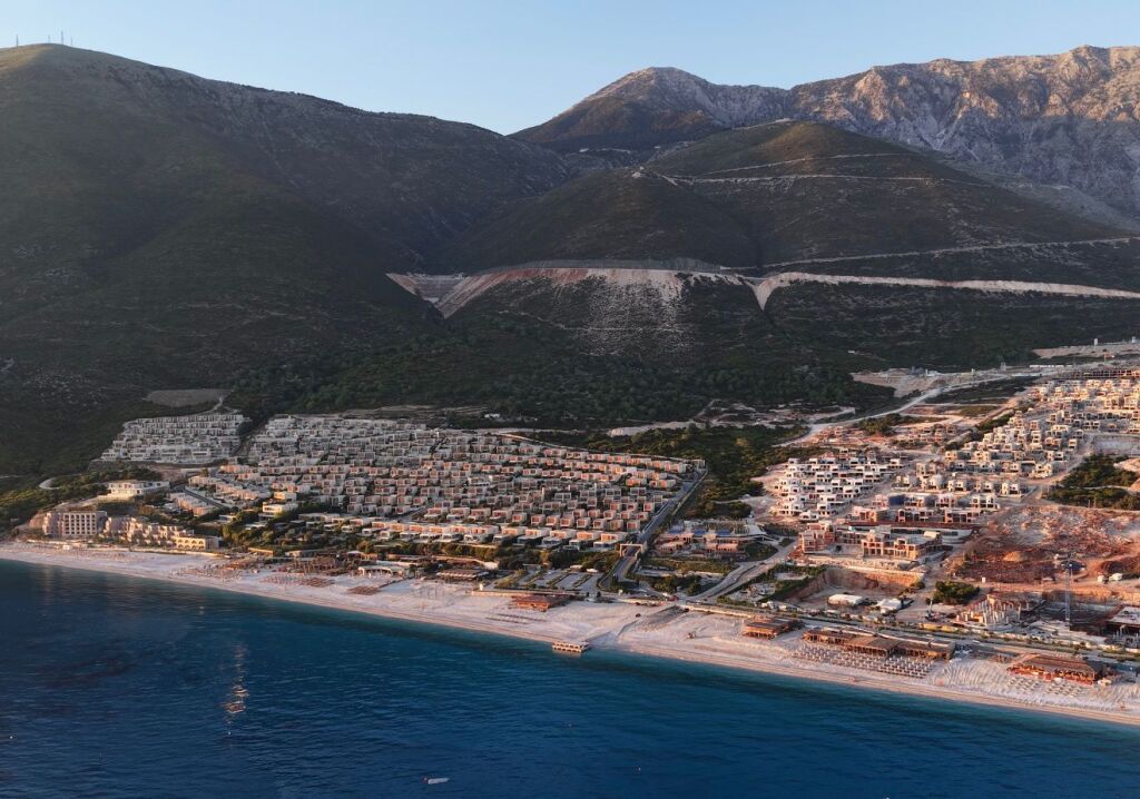 🏡 Shitet Papafingo tek Liburnia Residence, Golem 🌊