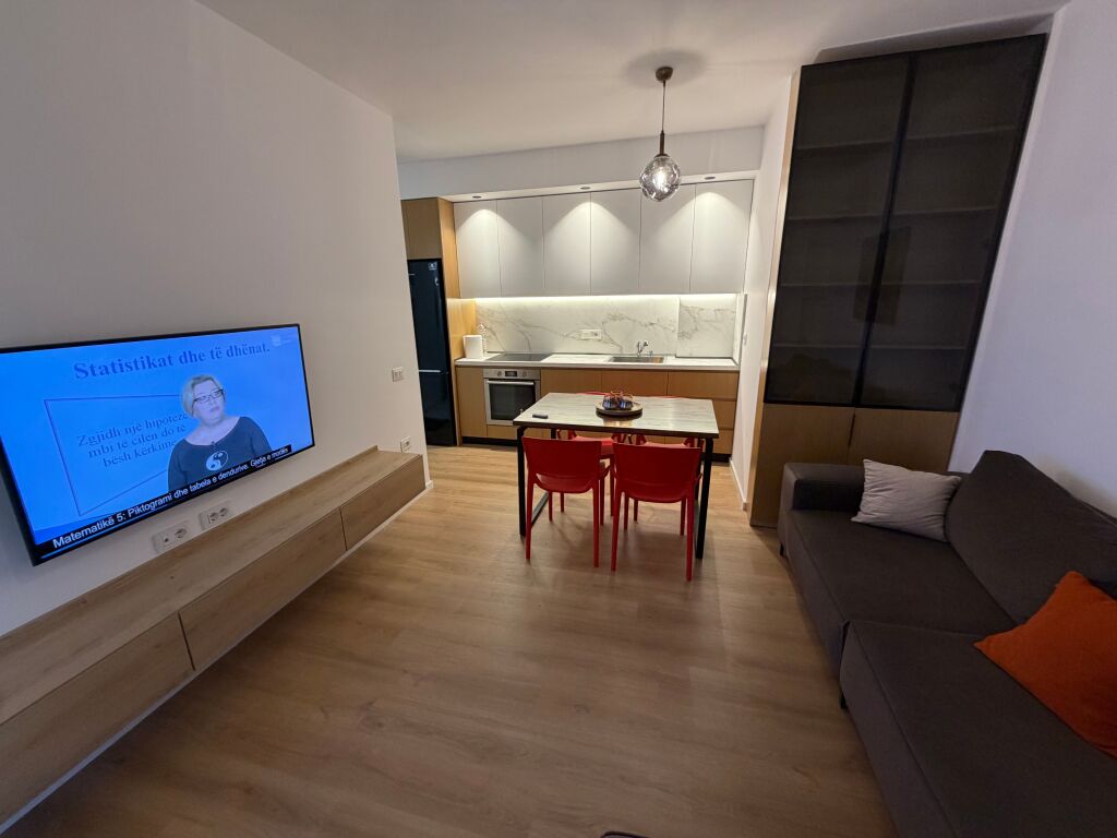 🏡 Appartamento 2+1 Arredato in Vendita – Ex Campo di Aviazione  📍 Ex Campo di Aviazione 📐 71,2 m² lordi 🏢 8° piano (non ultimo) 🛗 Palazzo con ascensore  ✨ L'appartamento è organizzato in: 🛋️ Soggiorno + cucina 🛏️ 2 camere da letto 🚿 1 bagno 🌤️ Balcone  ✅ Venduto completamente arredato ✅ Pronto per abitare ✅ Zona molto preferita con tutte le comodità vicine  💶 Prezzo: 160.000€ non trattabili  📩 Per maggiori informazioni o visita alla proprietà, contattaci.