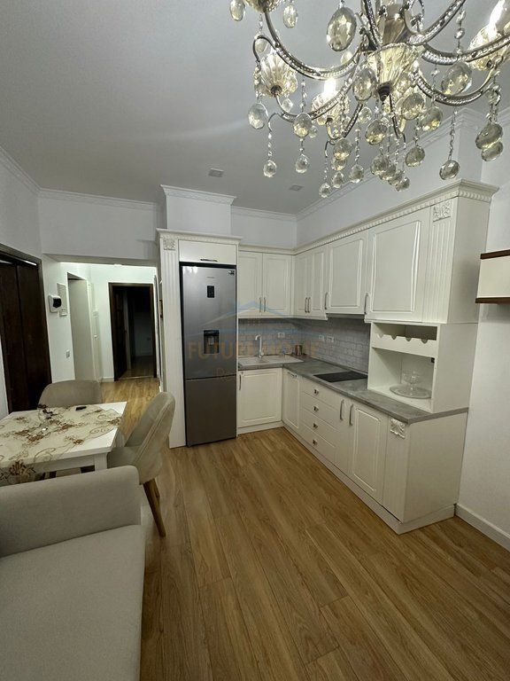 Qira, Apartament 2+1, Pallatet Shallvare, Tiranë