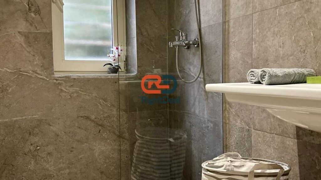 Tek Liqeni Artificial, Jepet Me Qira Apartament 1+1, Super I Investuar !!!