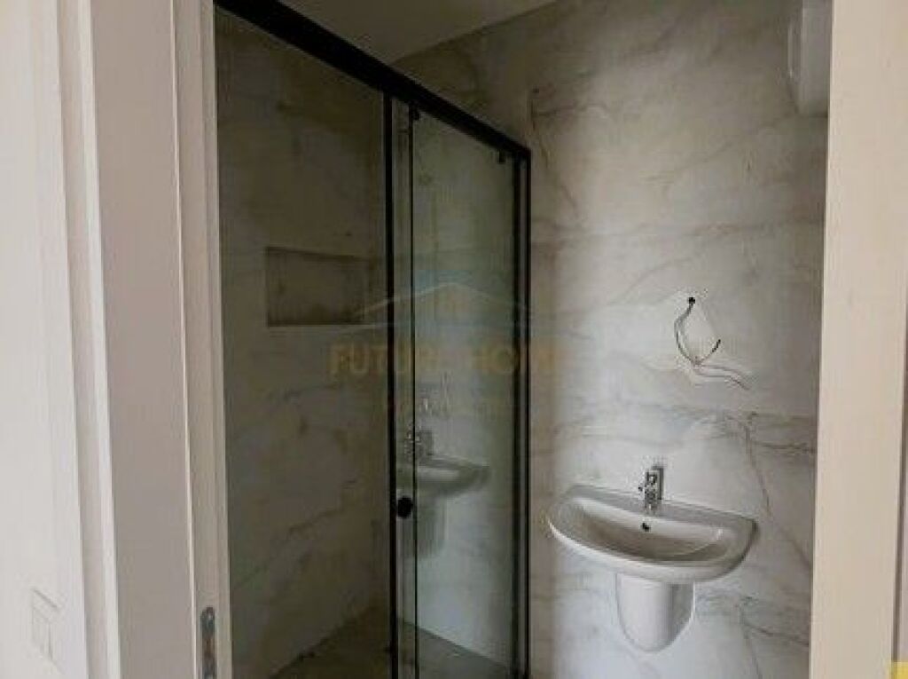 Shitet, Apartament 2+1, Don Bosko, Paralel Living.