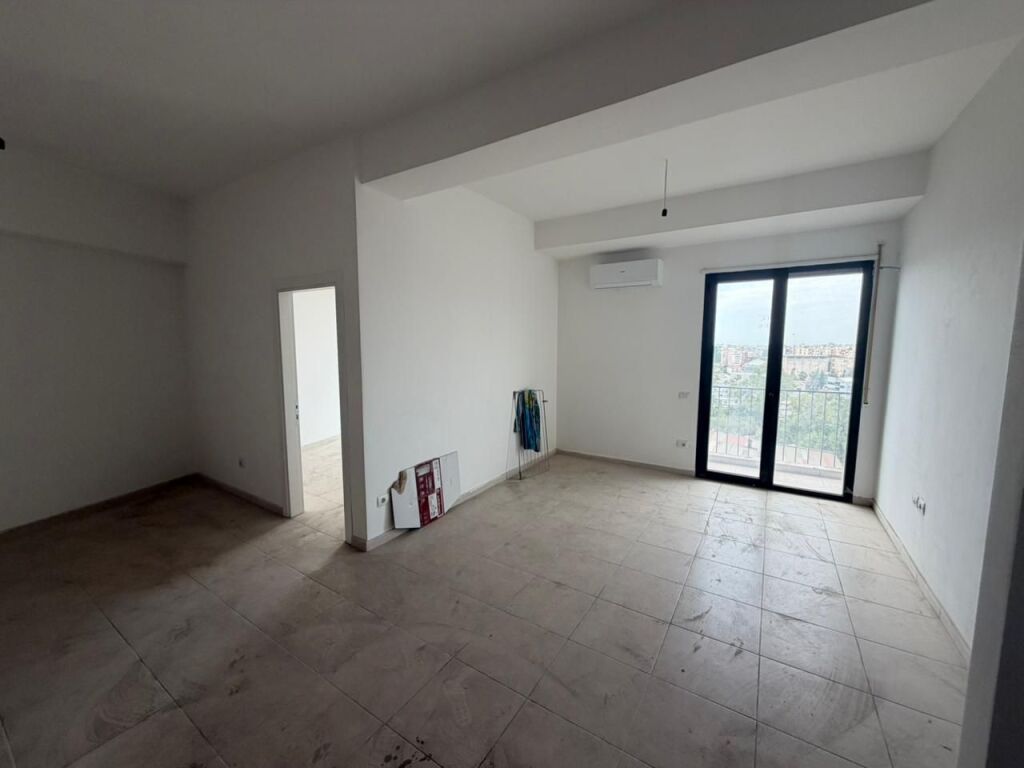 🏢 Appartamento 1+1 in affitto 📍 Di fronte all'Ospedale Americano 3💰 Prezzo: 40.000 Lek/mese