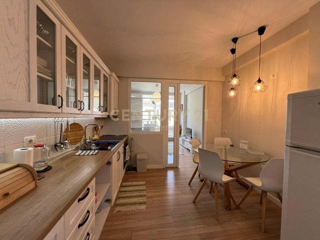 SHITET APARTAMENT ME PAMJE DETI VIJE E PARE ME DETIN TEK SHKEMBI I KAVAJES NE DURRES