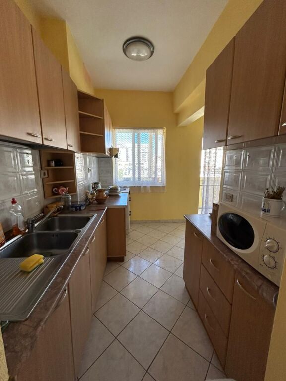 🏢 Shitet Apartament 2+1 pranë Shkollës “Kushtrimi i Lirisë” – Durrës 📍