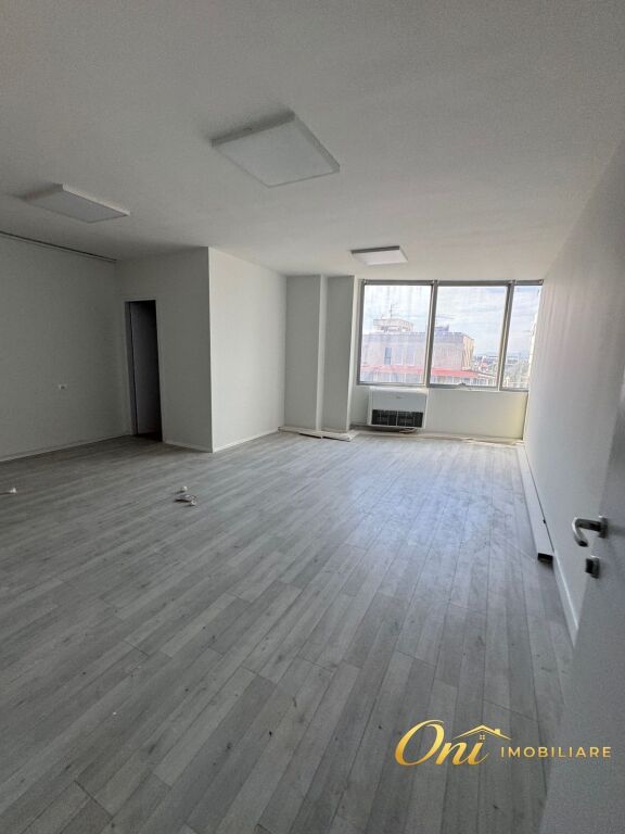 JEPET ZYRE ME QERA 840M2 STACIONI I TRENIT