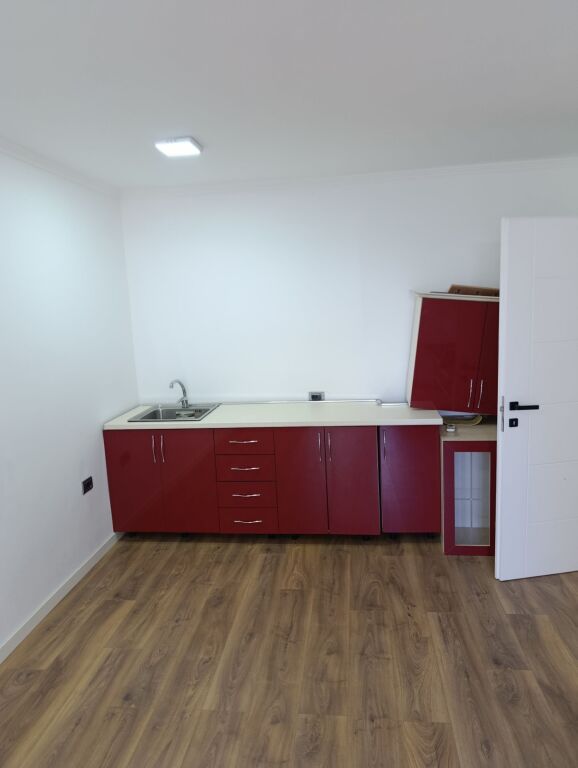 Qera | Ambjent Biznesi | 21 Dhjetori | 800 €/muaj