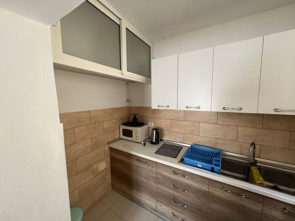 🏠 Appartamento 3+1 in affitto 📍 Via Fortuzi, Tirana💶 60.000 lek/mese