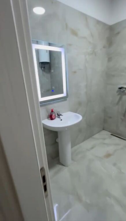 Apartament me qera 2+1