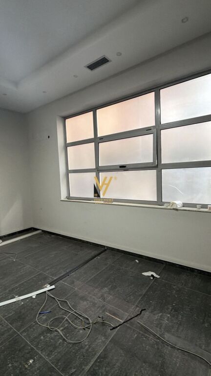 JEPET AMBIENT BIZNESI 90 M2 ME QIRA NE ASTIR 600 EURO
