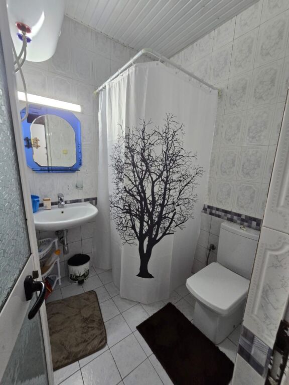 Apartament 3+1+1 me qera i mobiluar tek Rruga Xhanfize Keko
