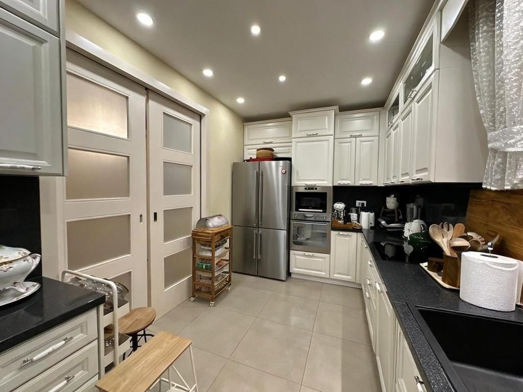 Shitet Apartament 3+1+Kuzhine te vecuar tek Kompleksi Kika 1, prane Union Bank!