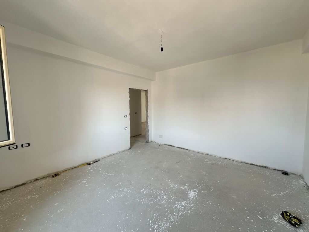 Apartament me pamje nga deti për shitje Lungomare Vlore