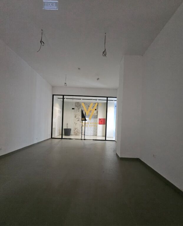 JEPET AMBIENT BIZNESI 62 M2 ME QERA TE GARDEN BUILDING 1.200 EURO