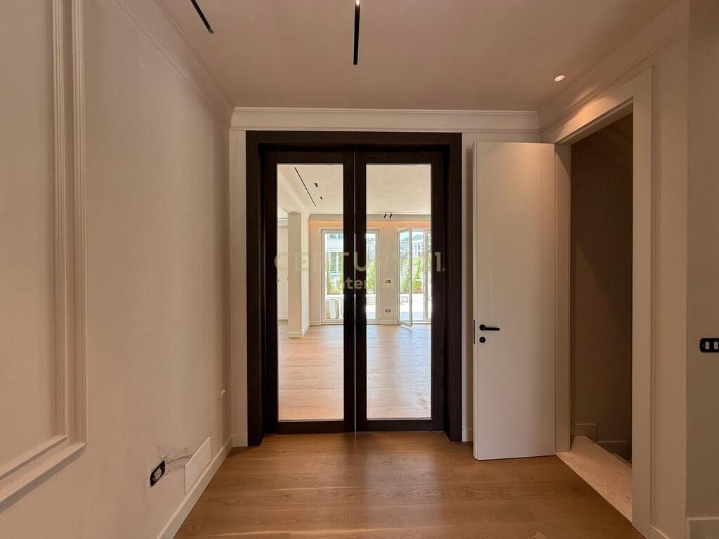 Vile luksoze me qira tek Rolling Hills 2 5,000 € /Muaj Sip. Totale  647m2  Sip. e brendshme  391m2