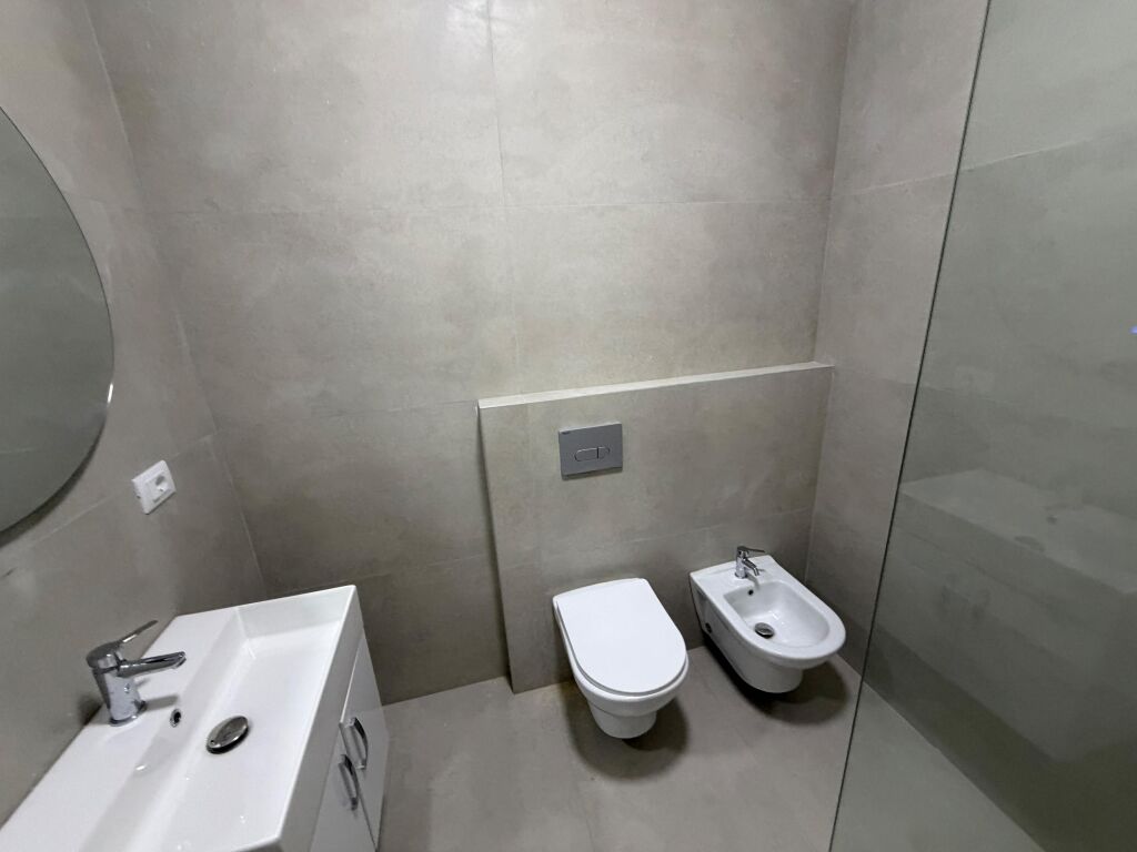 🏡 Jepet me qera apartament 2+1+2 📍 Adresa: 5 Maji, përballë Konkordit