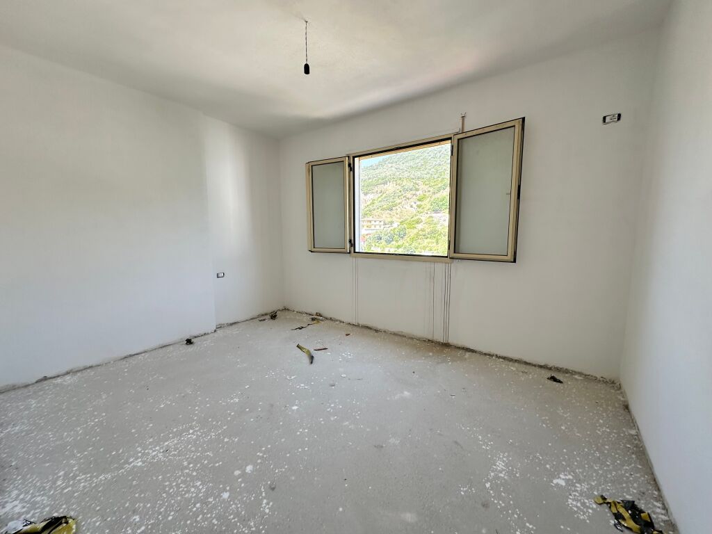 Apartament me pamje nga deti për shitje Lungomare Vlore