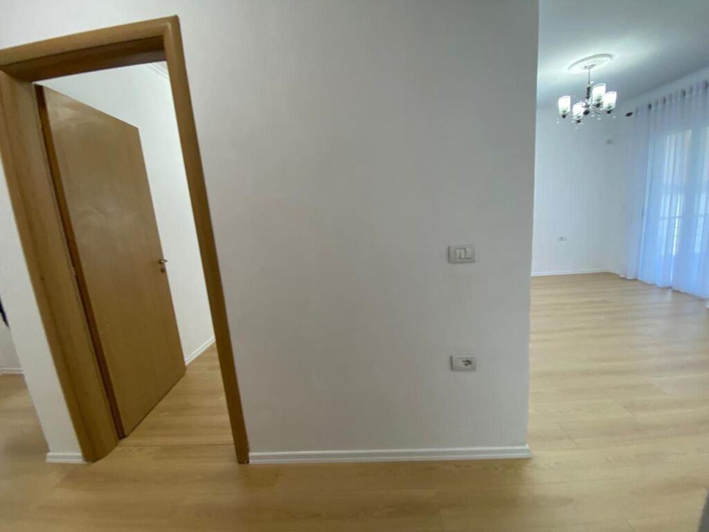 Shitet Apartament 2+1 📍 Fresk, pranë Ana Market