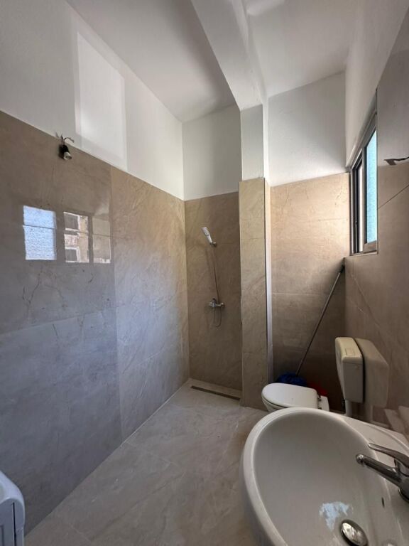 🏢 Shitet Apartament 2+1 në Qendër të Durrësit 📍