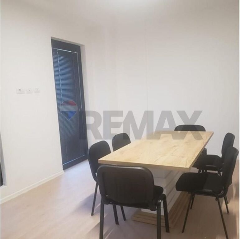 Apartament - Për Qira - Rruga e Kavajës, Tiranë