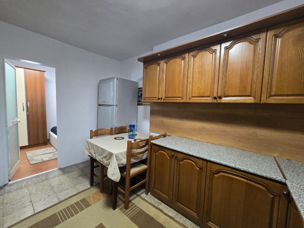 Apartament 3+1+1 me qera i mobiluar tek Rruga Xhanfize Keko
