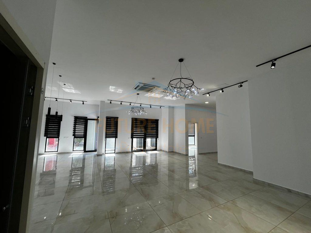 Qira, Njësi Shërbimi, Farmacia 10, Kompleksi '' Arlis '', Rruga e Dibrës.