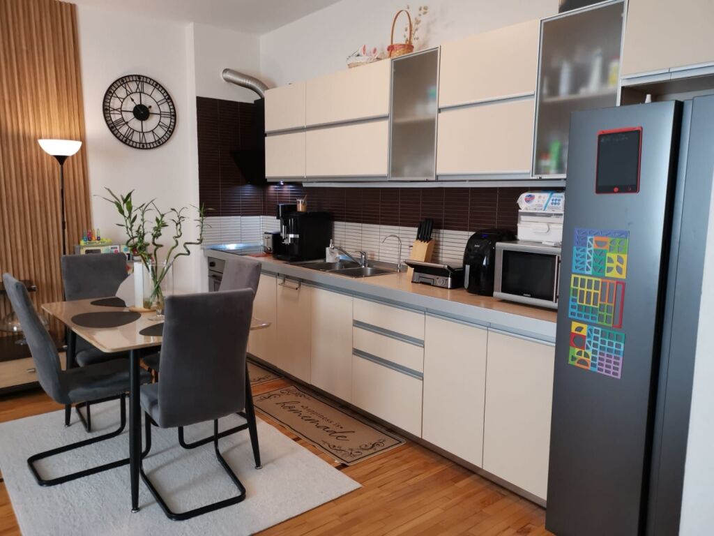 Shitet apartament 1+1 rruga Eduart Mano