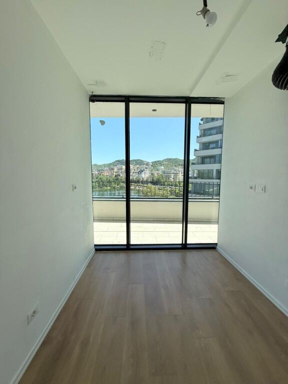🏢 SUPER OPZIONE per Ufficio o Business – Lake View Residence