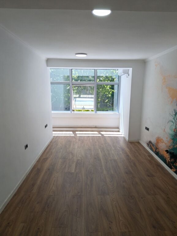 Qera | Ambjent Biznesi | 21 Dhjetori | 800 €/muaj