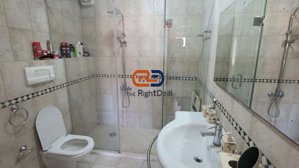 Ne Laprake, Shitet Apartament 3+1+2 Me Orientim Perfekt!!!