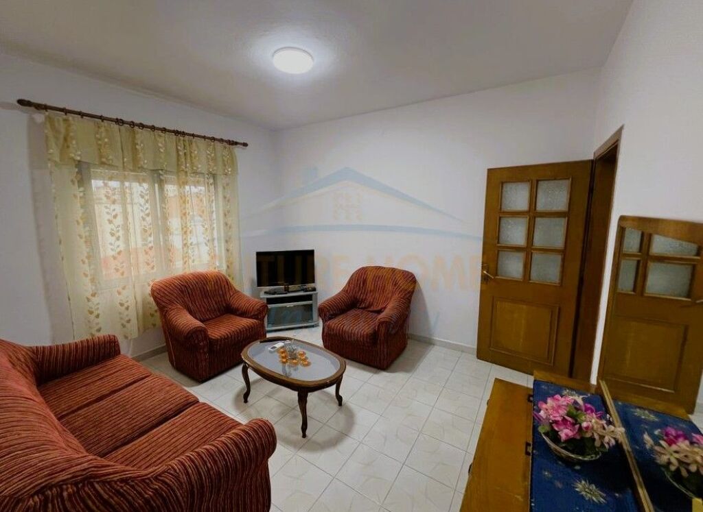 In vendita, Appartamento 1+1, Via Elbasan, Tirana.  